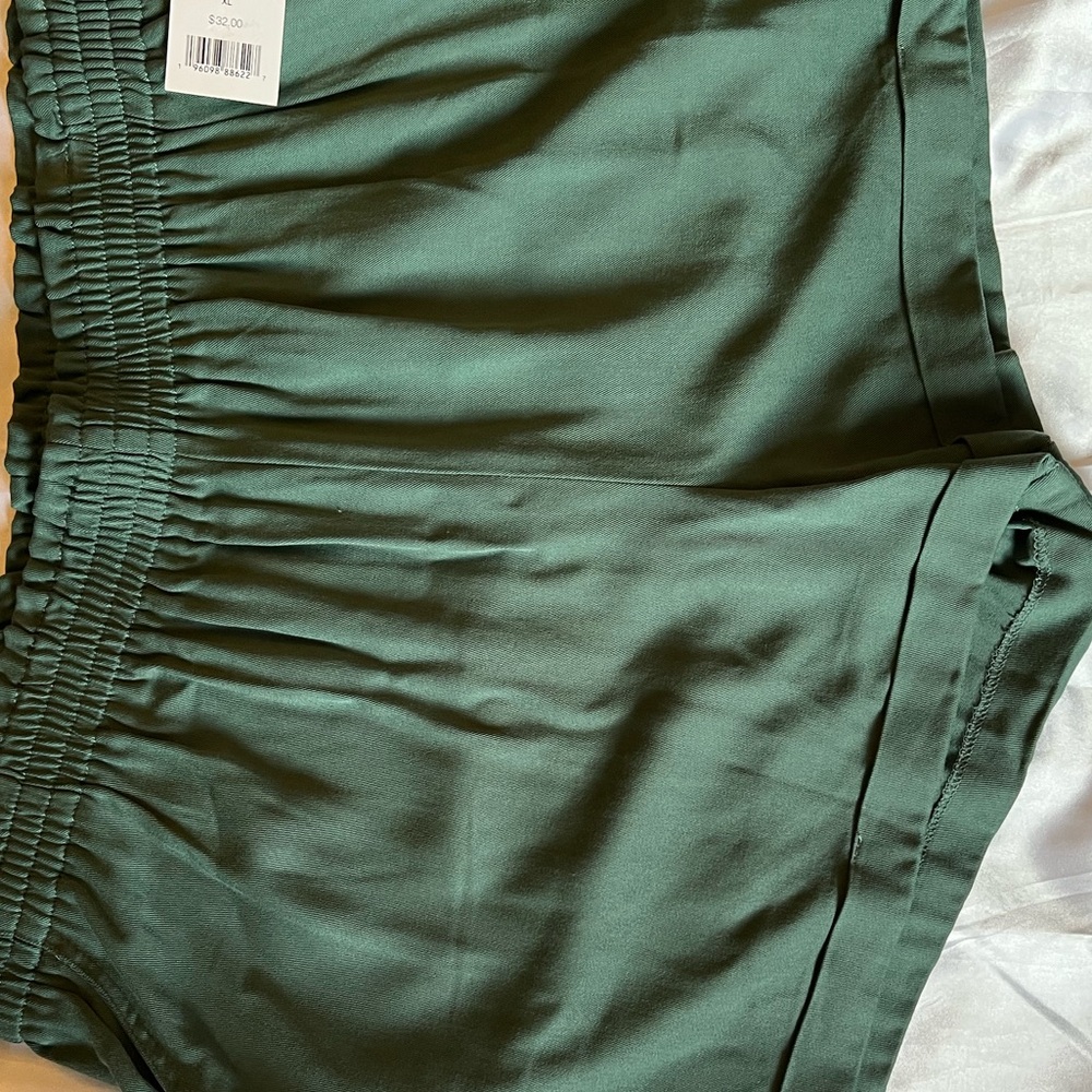 Green Teal 100% Rayon loose short- excellent quality, matching shirt in closet**